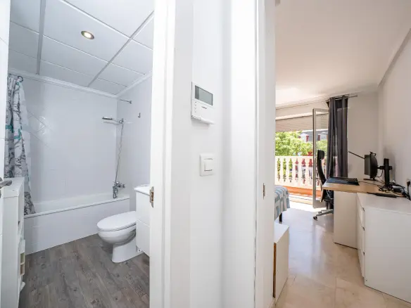 3-bedroom Terraced House In Elche, Spain (115 M²)