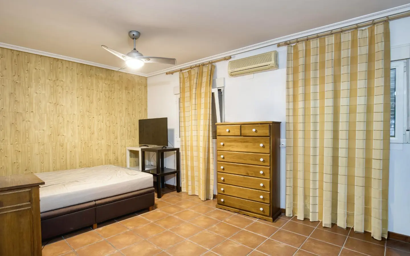 6-bedroom House In Novelda, Spain (364 M²)