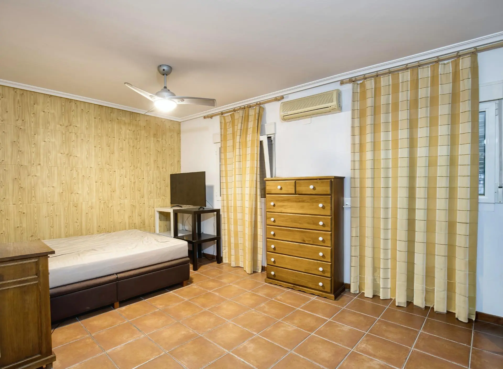 6-bedroom House In Novelda, Spain (364 M²)