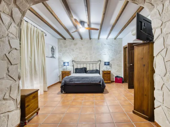 6-bedroom House In Novelda, Spain (364 M²)
