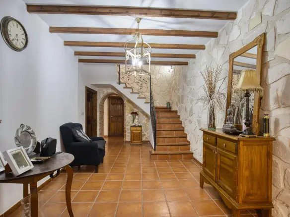 6-bedroom House In Novelda, Spain (364 M²)