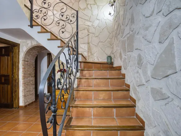 6-bedroom House In Novelda, Spain (364 M²)