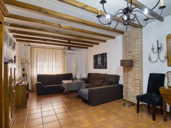 6-bedroom House In Novelda, Spain (364 M²)