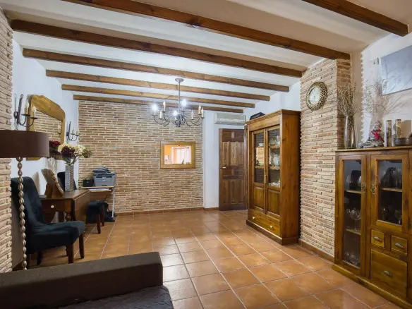 6-bedroom House In Novelda, Spain (364 M²)