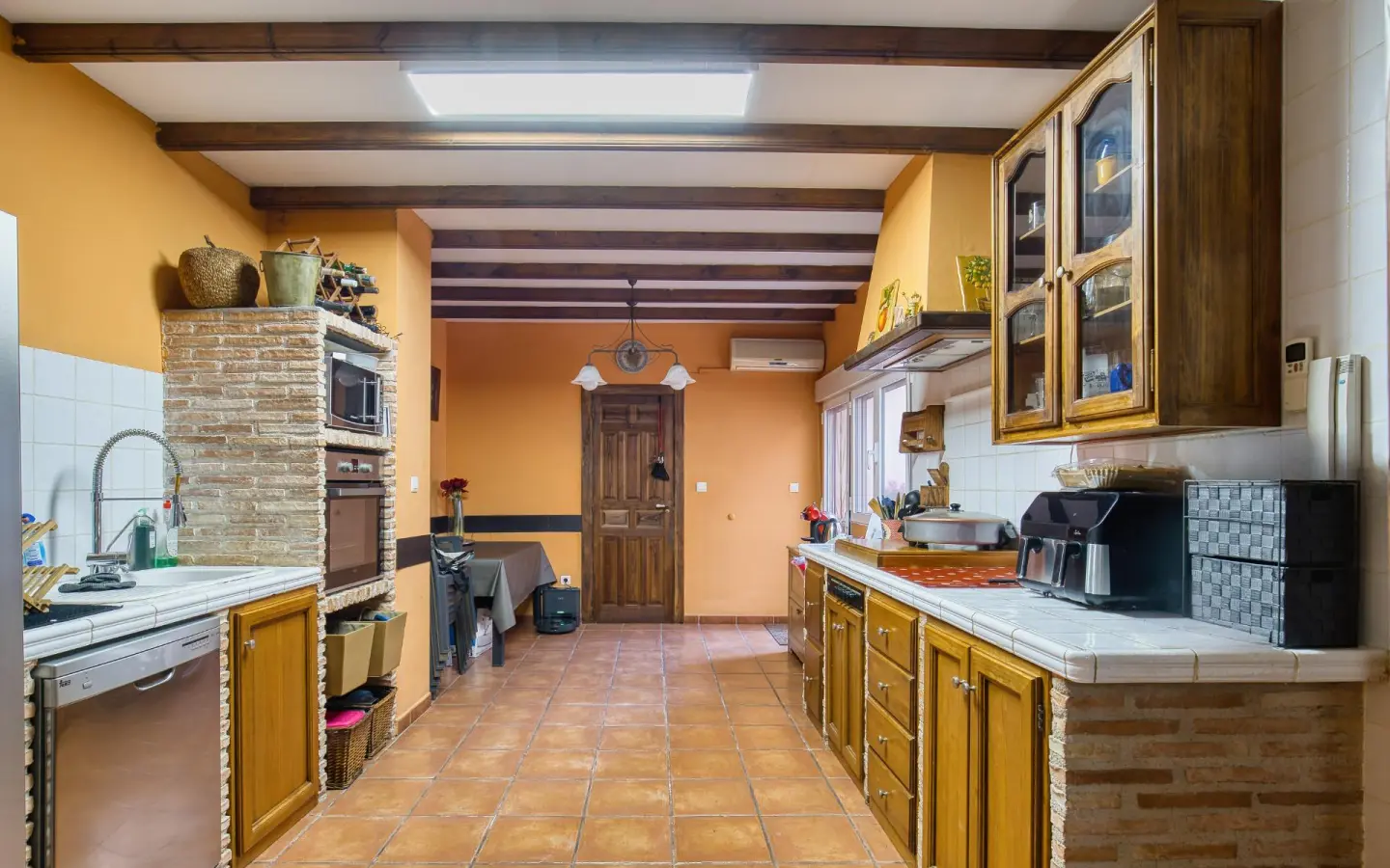 6-bedroom House In Novelda, Spain (364 M²)