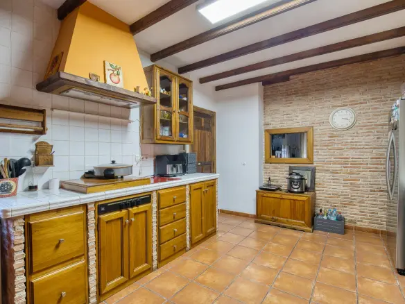 6-bedroom House In Novelda, Spain (364 M²)