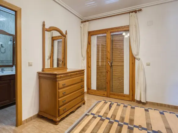 6-bedroom Villa In Torrevieja, Spain (161 M²)