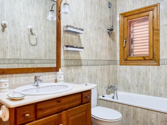 6-bedroom Villa In Torrevieja, Spain (161 M²)