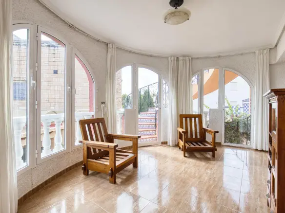 6-bedroom Villa In Torrevieja, Spain (161 M²)
