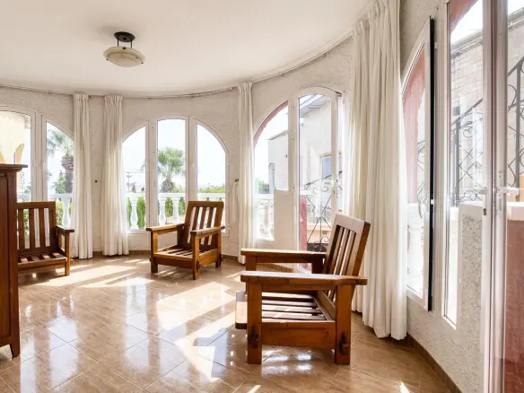 6-bedroom Villa In Torrevieja, Spain (161 M²)