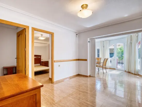 6-bedroom Villa In Torrevieja, Spain (161 M²)