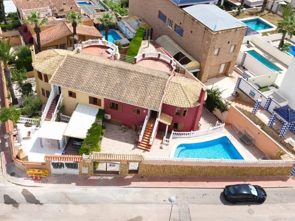 6-bedroom Villa In Torrevieja, Spain (161 M²)