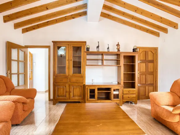 6-bedroom Villa In Torrevieja, Spain (161 M²)