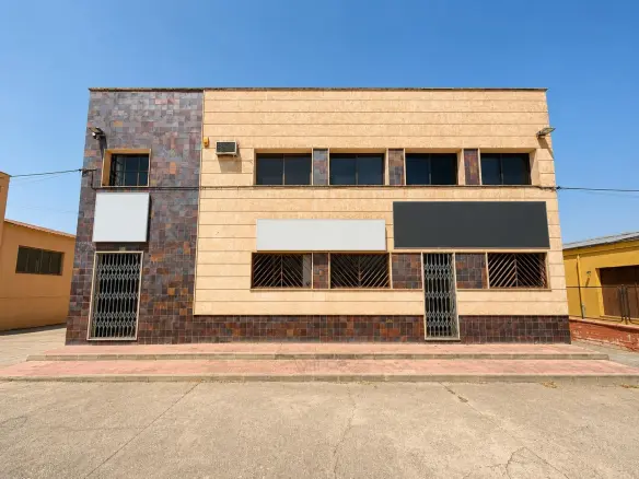 Industrial Unit Of 1110 M² In Almansa, Spain