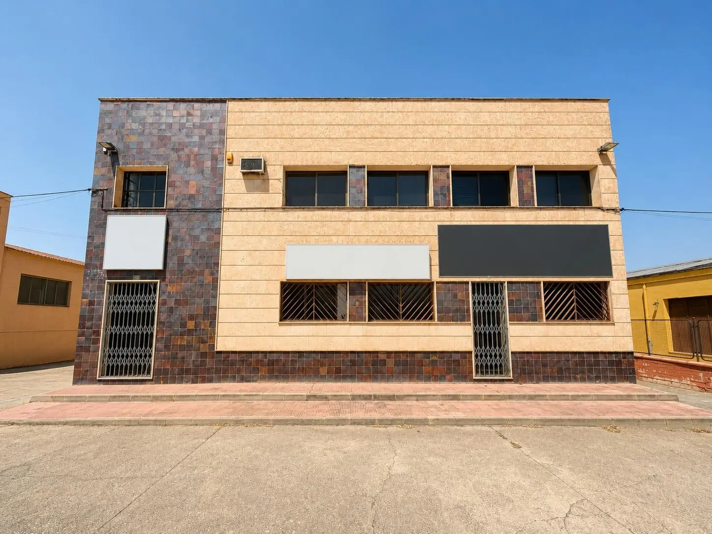Industrial Unit In Almansa, Spain (1.110 M²)