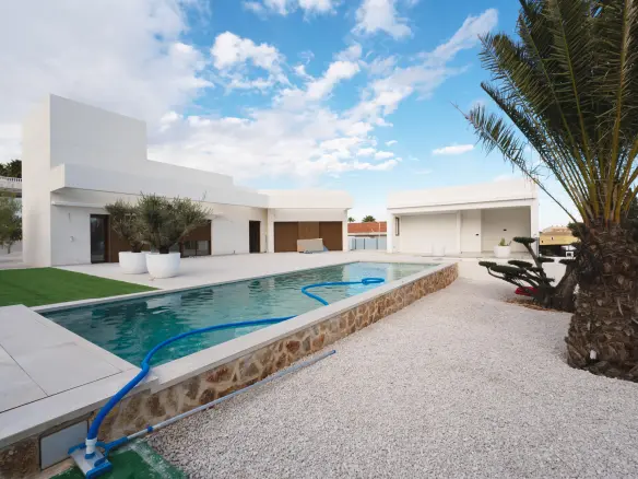 4-bedroom Villa In Rojales, Spain (187 M²)