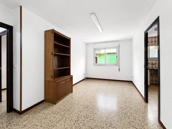 3-bedroom Apartment In Montcada I Reixac, Spain (80 M²)