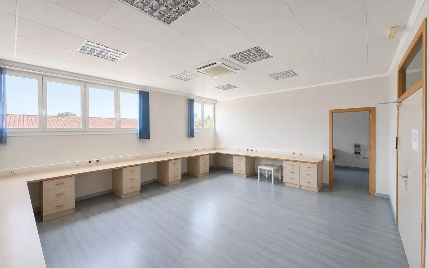 Industrial Unit In Almansa, Spain (1.110 M²)