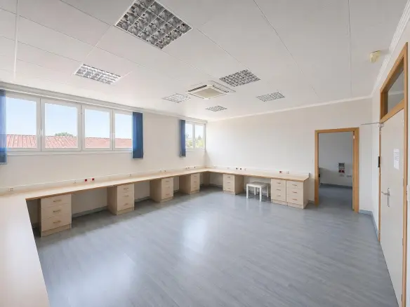 Industrial Unit In Almansa, Spain (1.110 M²)