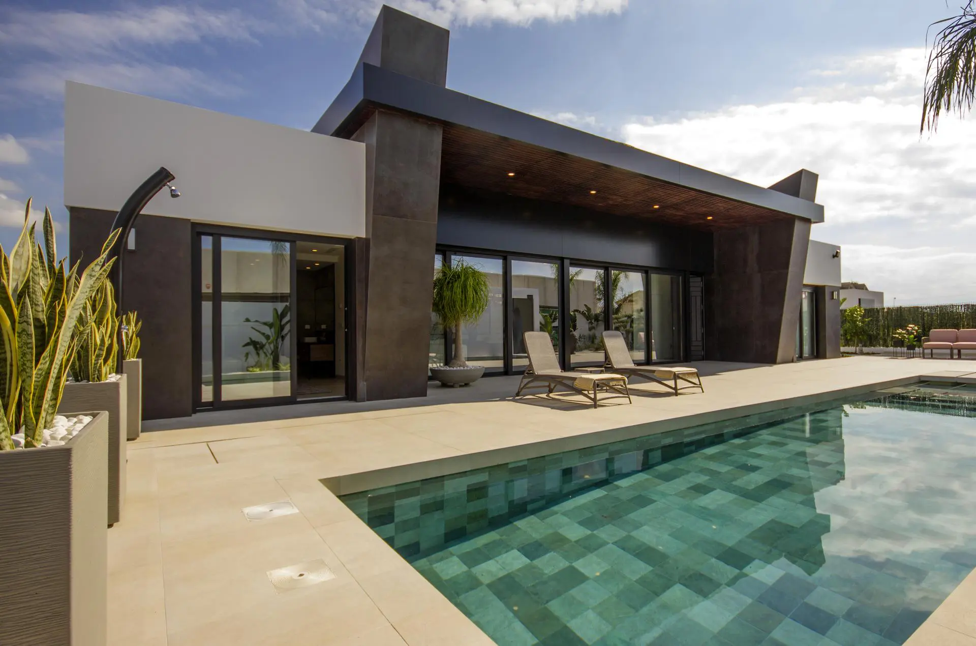 Villa Of 290 M² In Rojales, Spain