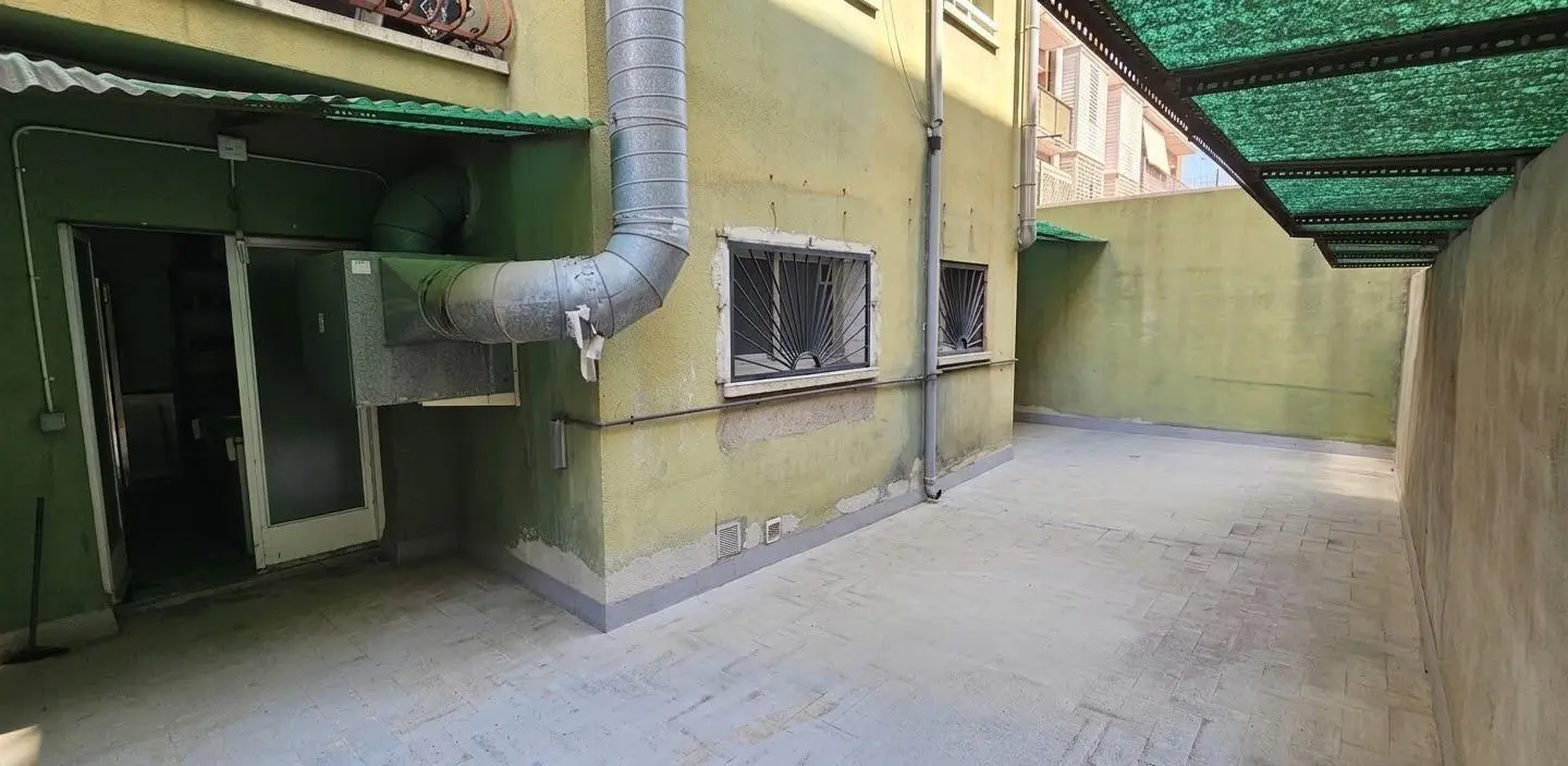 Commercial Unit Of 126 M² In Montcada I Reixac, Spain