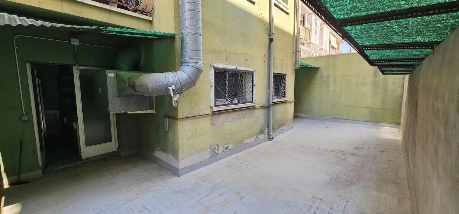 Commercial Unit Of 126 M² In Montcada I Reixac, Spain