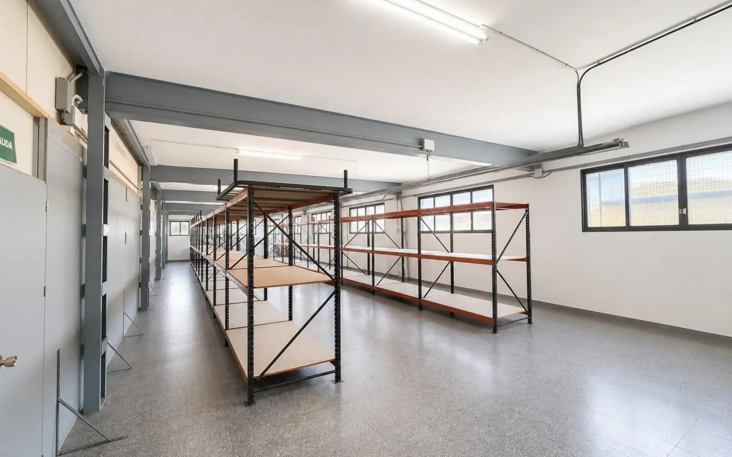 Industrial Unit In Almansa, Spain (1.110 M²)