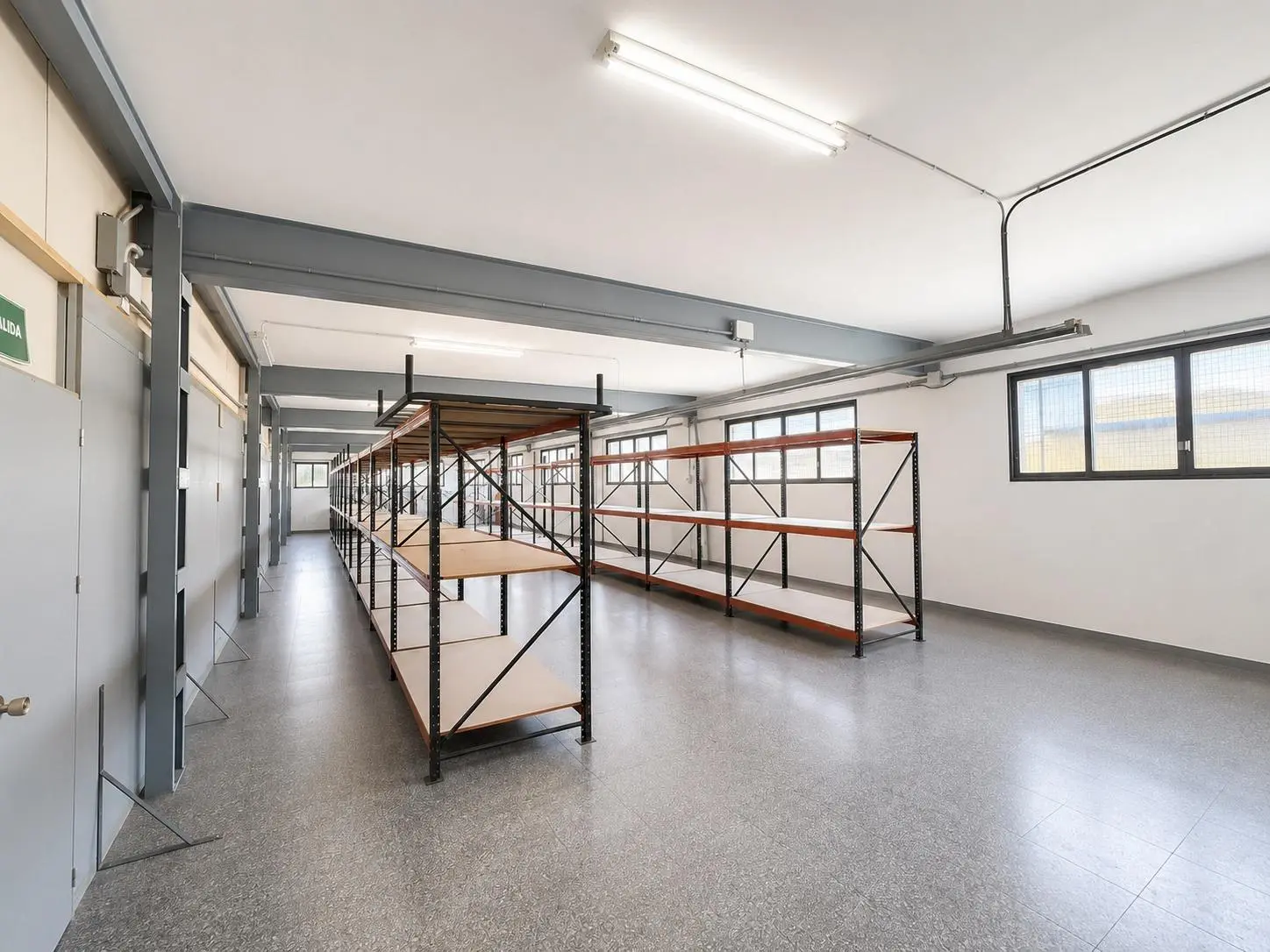 Industrial Unit In Almansa, Spain (1.110 M²)