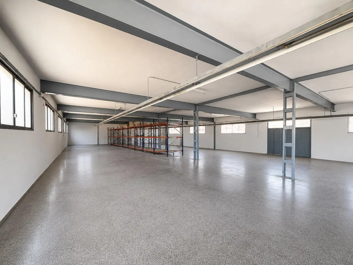 Industrial Unit In Almansa, Spain (1.110 M²)