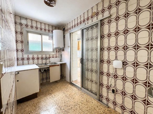 3-bedroom Apartment In Montcada I Reixac, Spain (80 M²)
