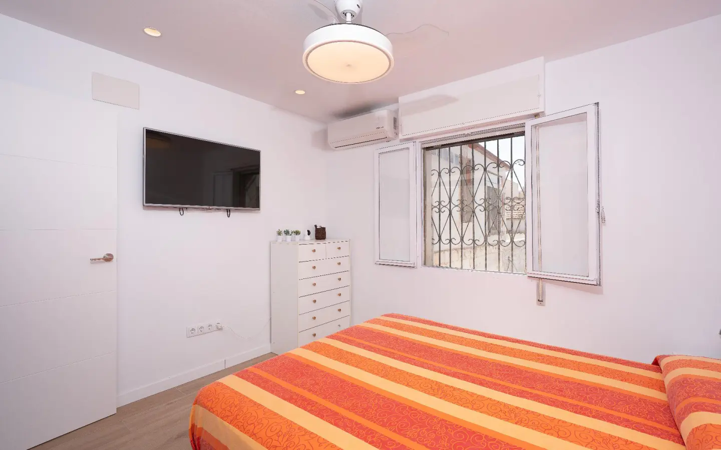 2-bedroom Duplex In Elche, Spain (128 M²)