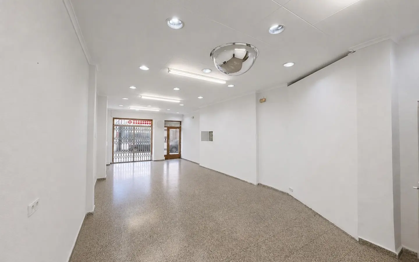 Commercial Unit In Almansa, Spain (134 M²)