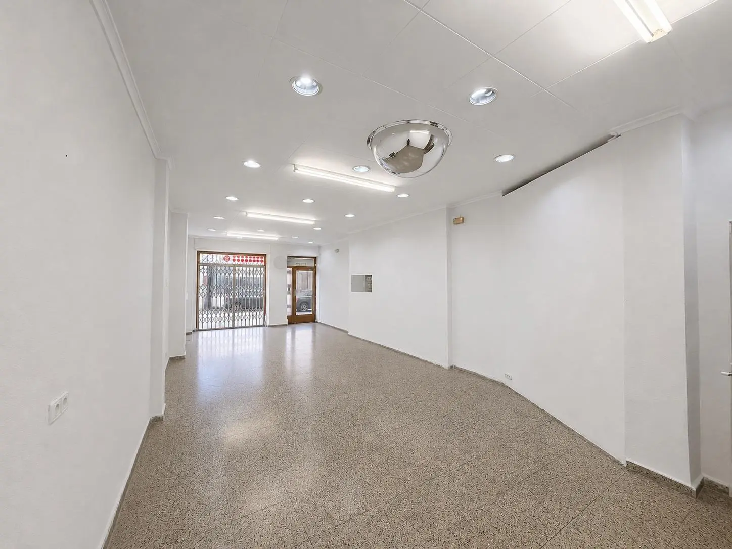 Commercial Unit In Almansa, Spain (134 M²)