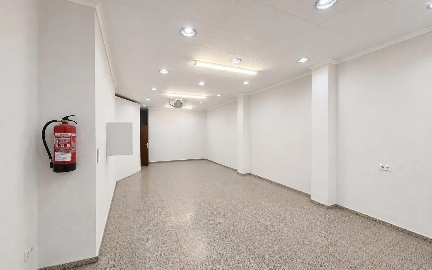 Commercial Unit In Almansa, Spain (134 M²)