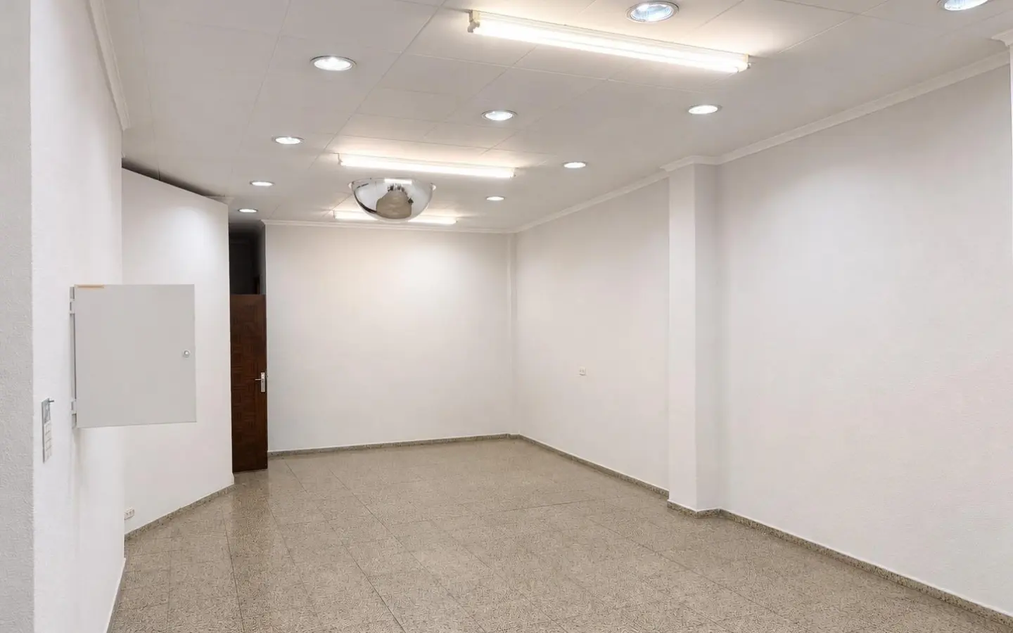 Commercial Unit In Almansa, Spain (134 M²)