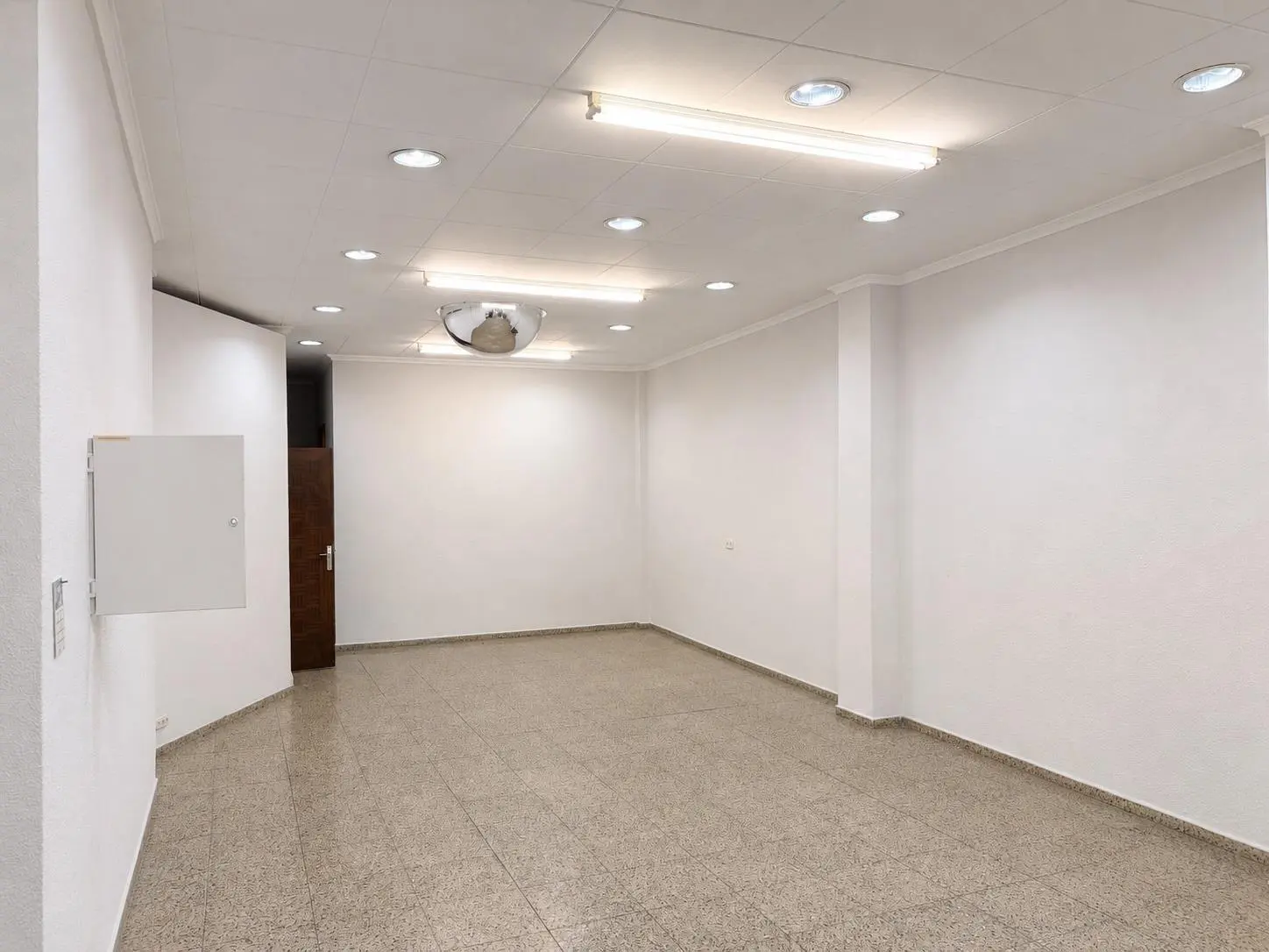 Commercial Unit In Almansa, Spain (134 M²)