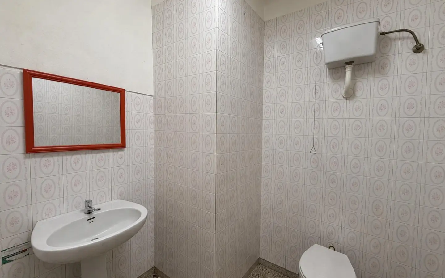 Commercial Unit In Almansa, Spain (134 M²)