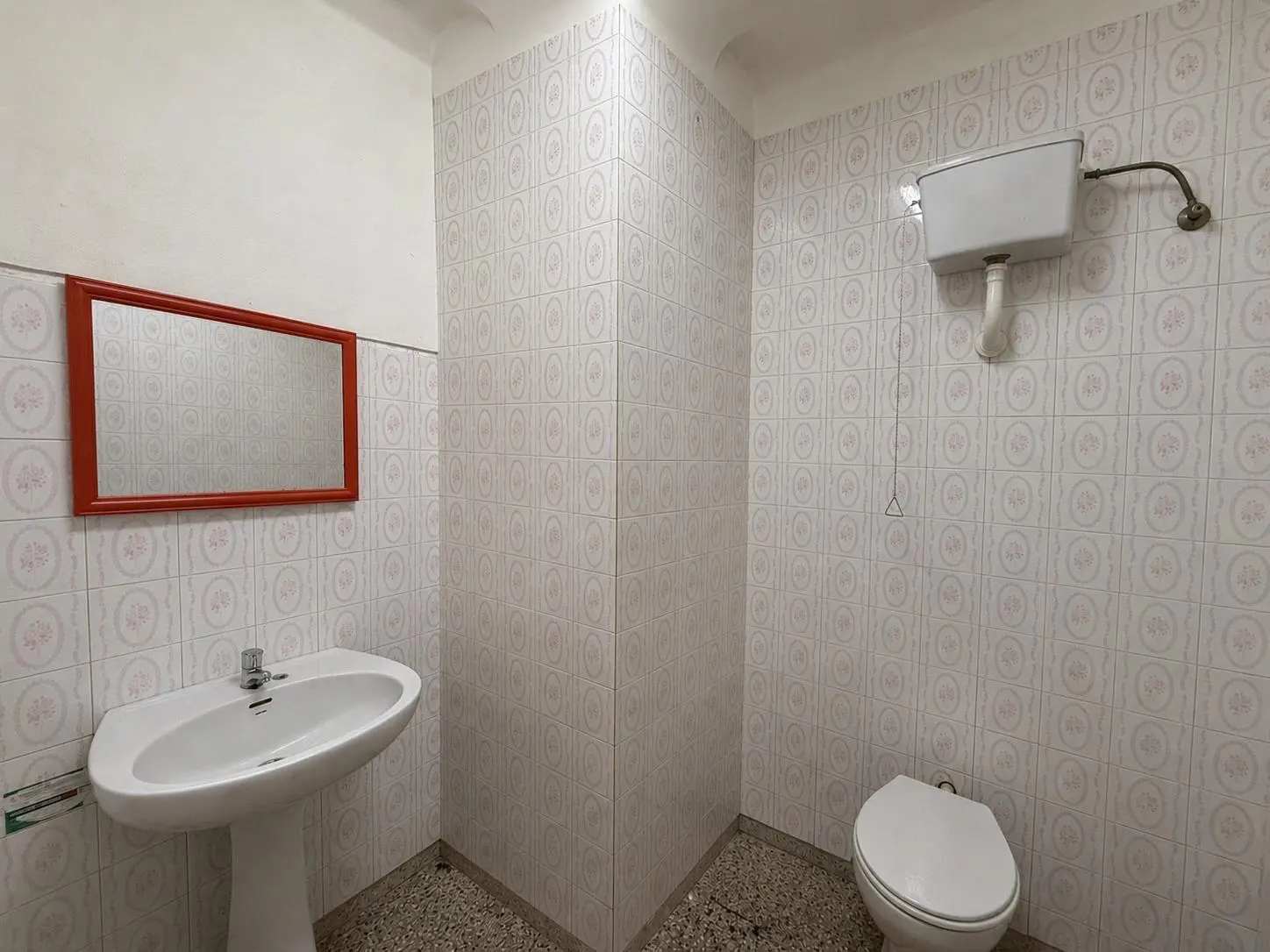 Commercial Unit In Almansa, Spain (134 M²)