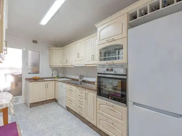 3-bedroom Flat In Calpe, Spain (126 M²)