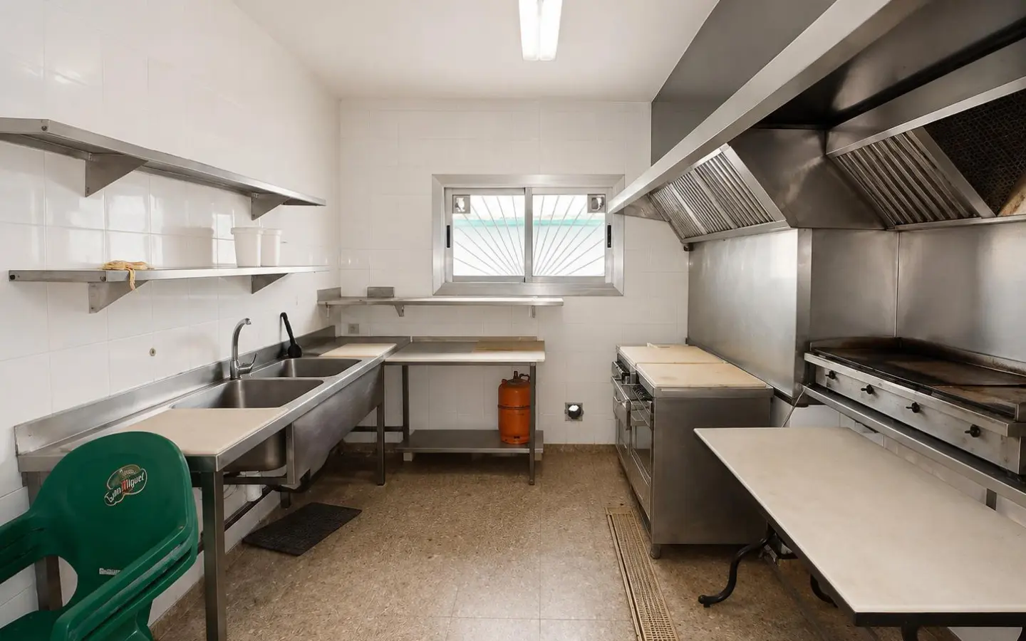 Commercial Unit Of 126 M² In Montcada I Reixac, Spain