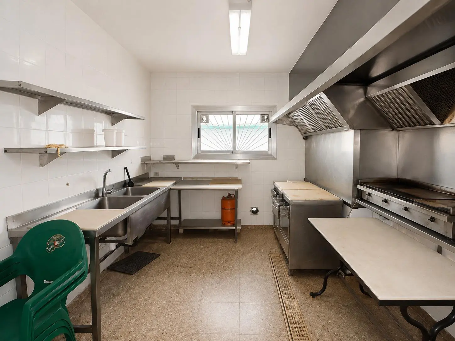 Commercial Unit Of 126 M² In Montcada I Reixac, Spain