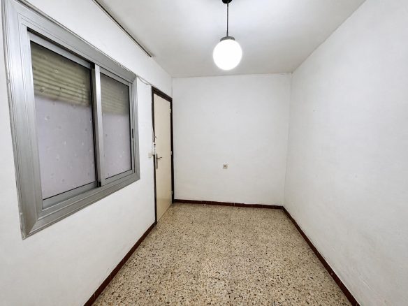 3-bedroom Apartment In Montcada I Reixac, Spain (80 M²)