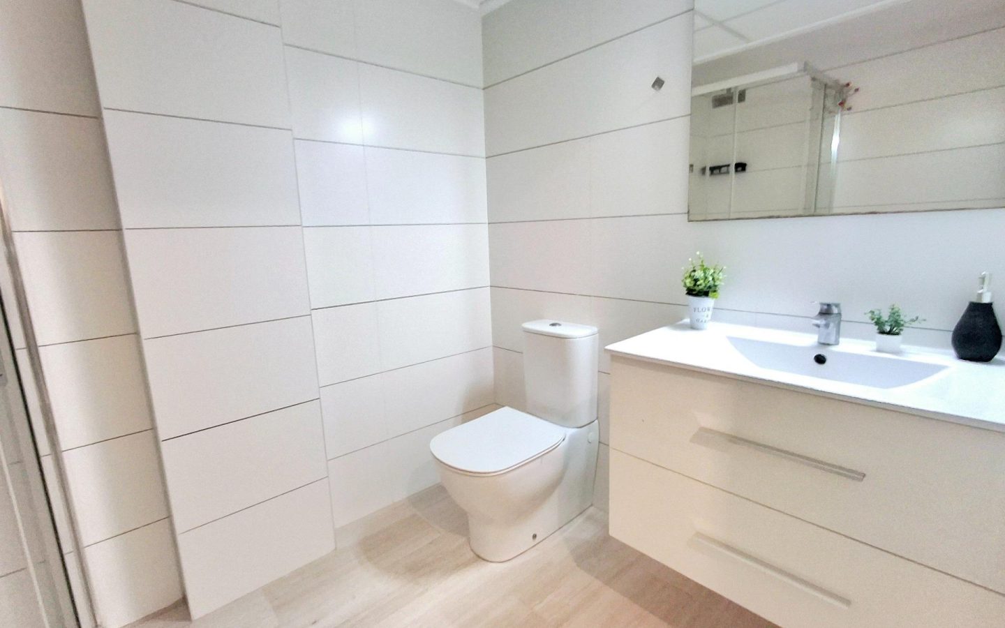 Apartment Of 123 M² With Features In Torrevieja, Spain