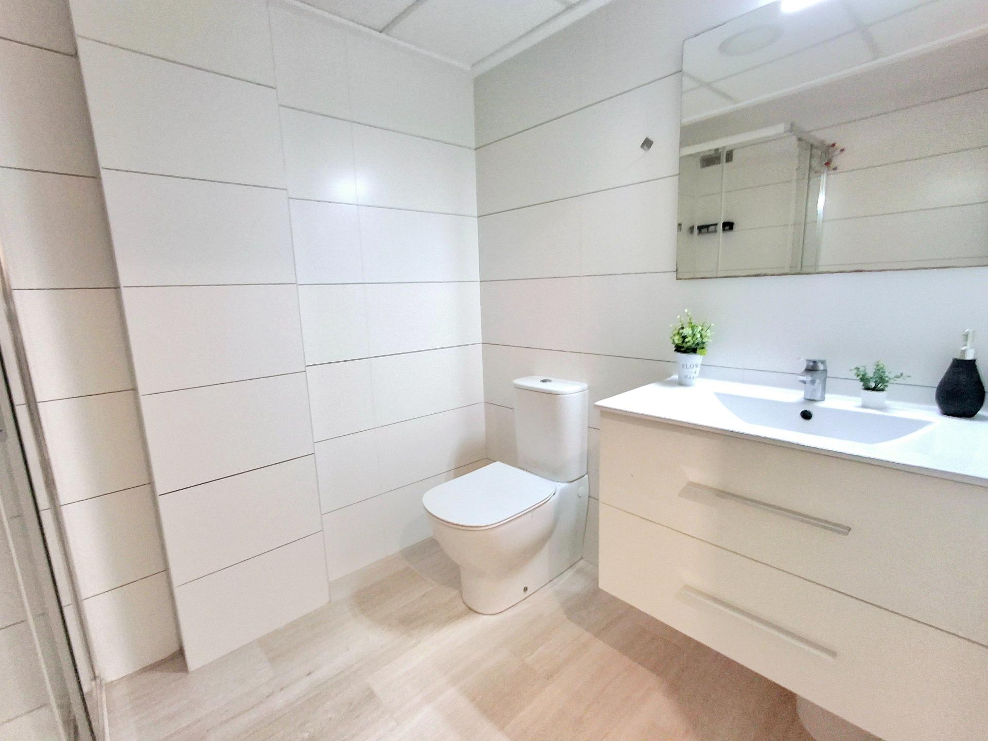 Apartment Of 123 M² With Features In Torrevieja, Spain