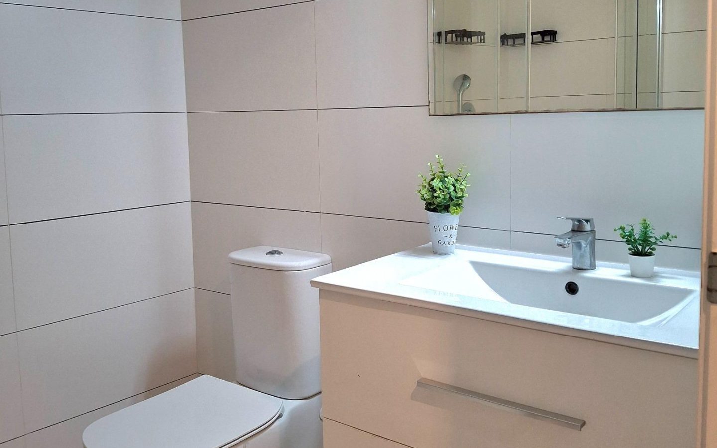 Apartment Of 123 M² With Features In Torrevieja, Spain