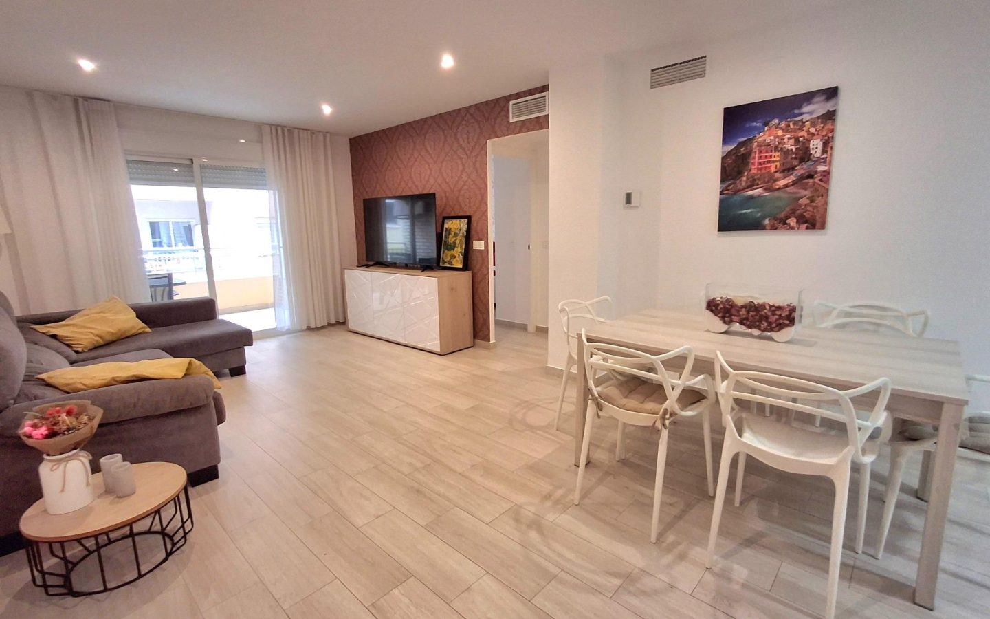Apartment Of 123 M² With Features In Torrevieja, Spain
