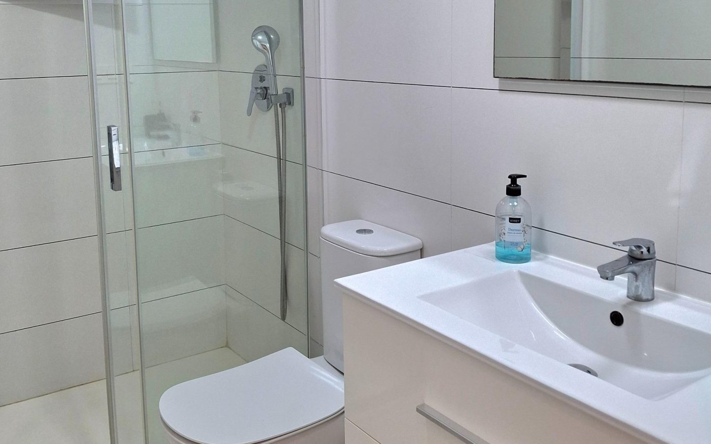 Apartment Of 123 M² With Features In Torrevieja, Spain