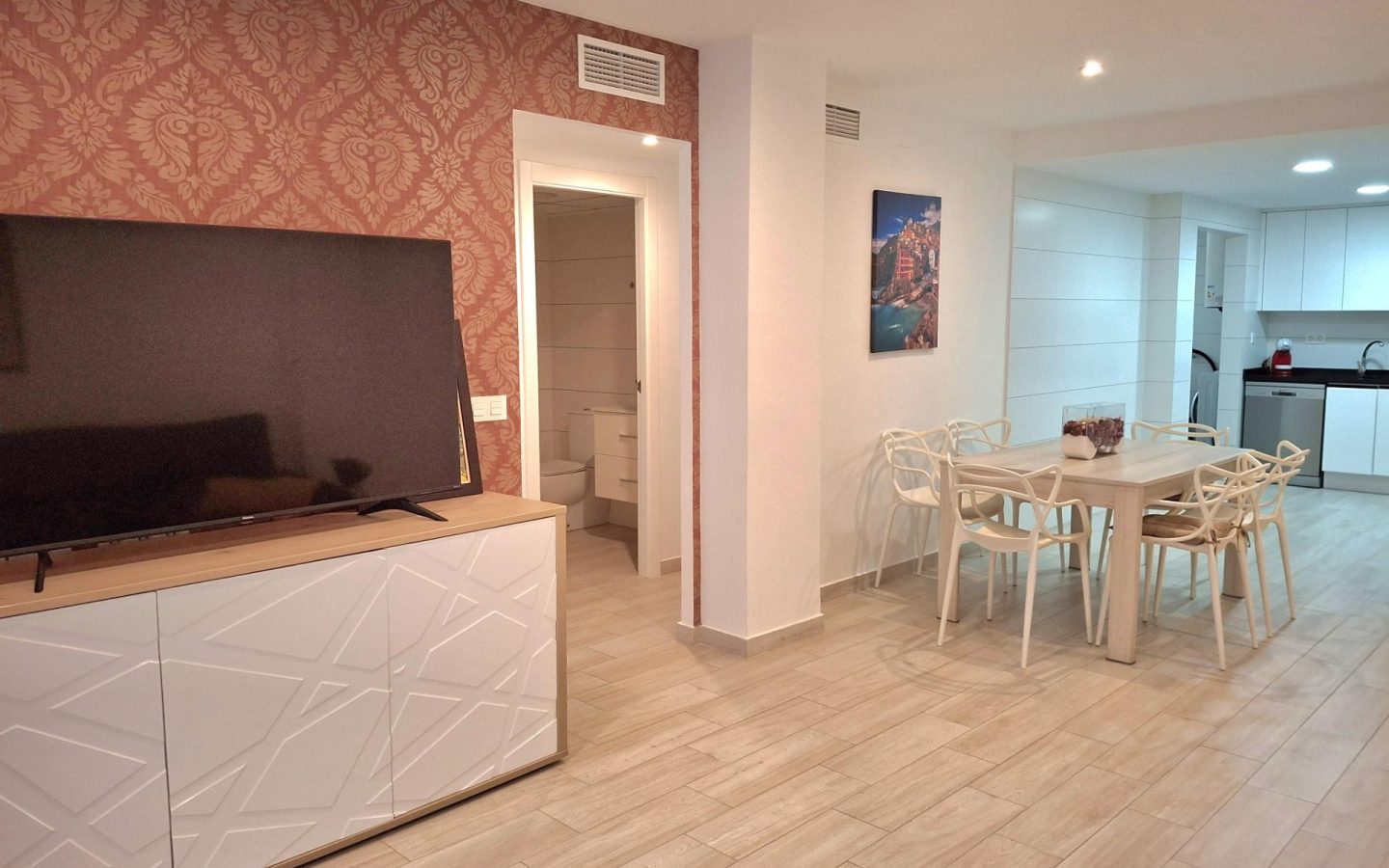 Apartment Of 123 M² With Features In Torrevieja, Spain