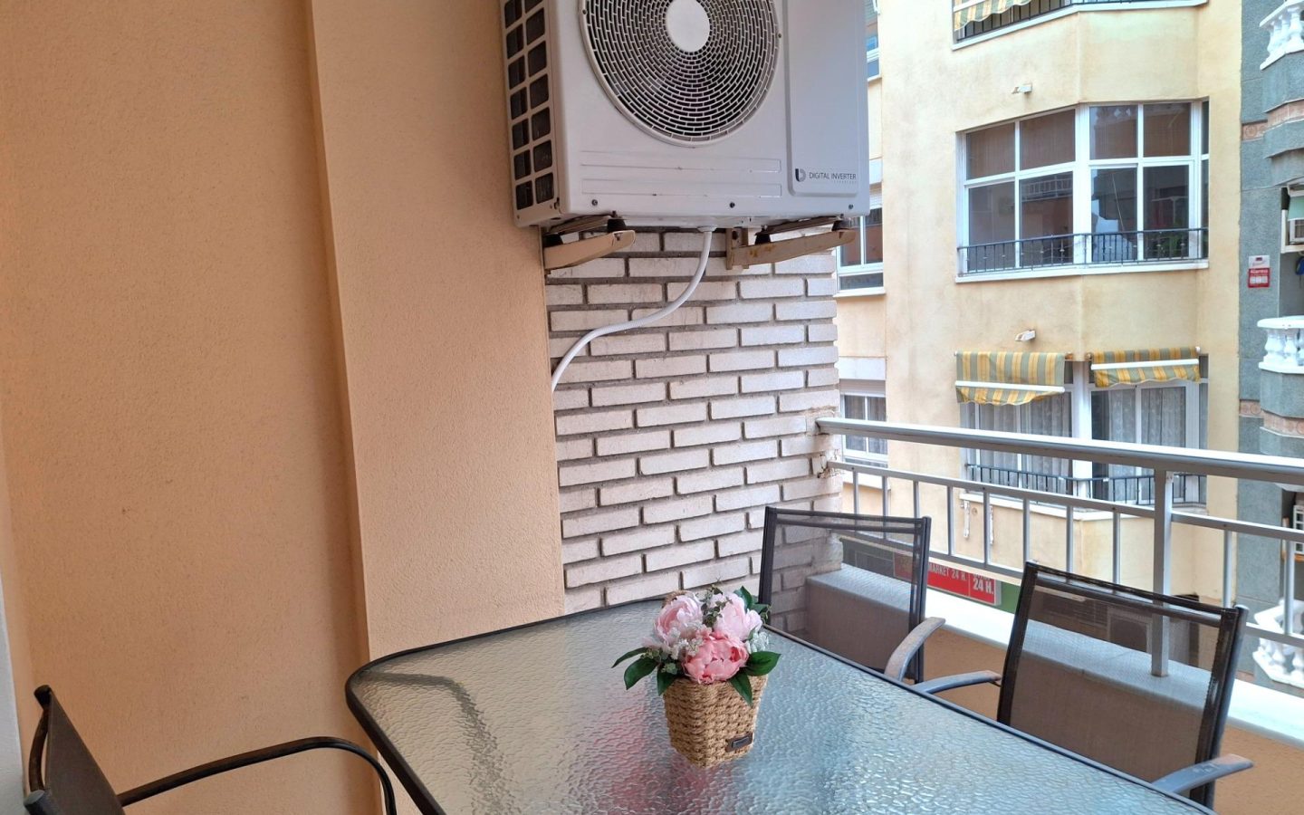 Apartment Of 123 M² With Features In Torrevieja, Spain