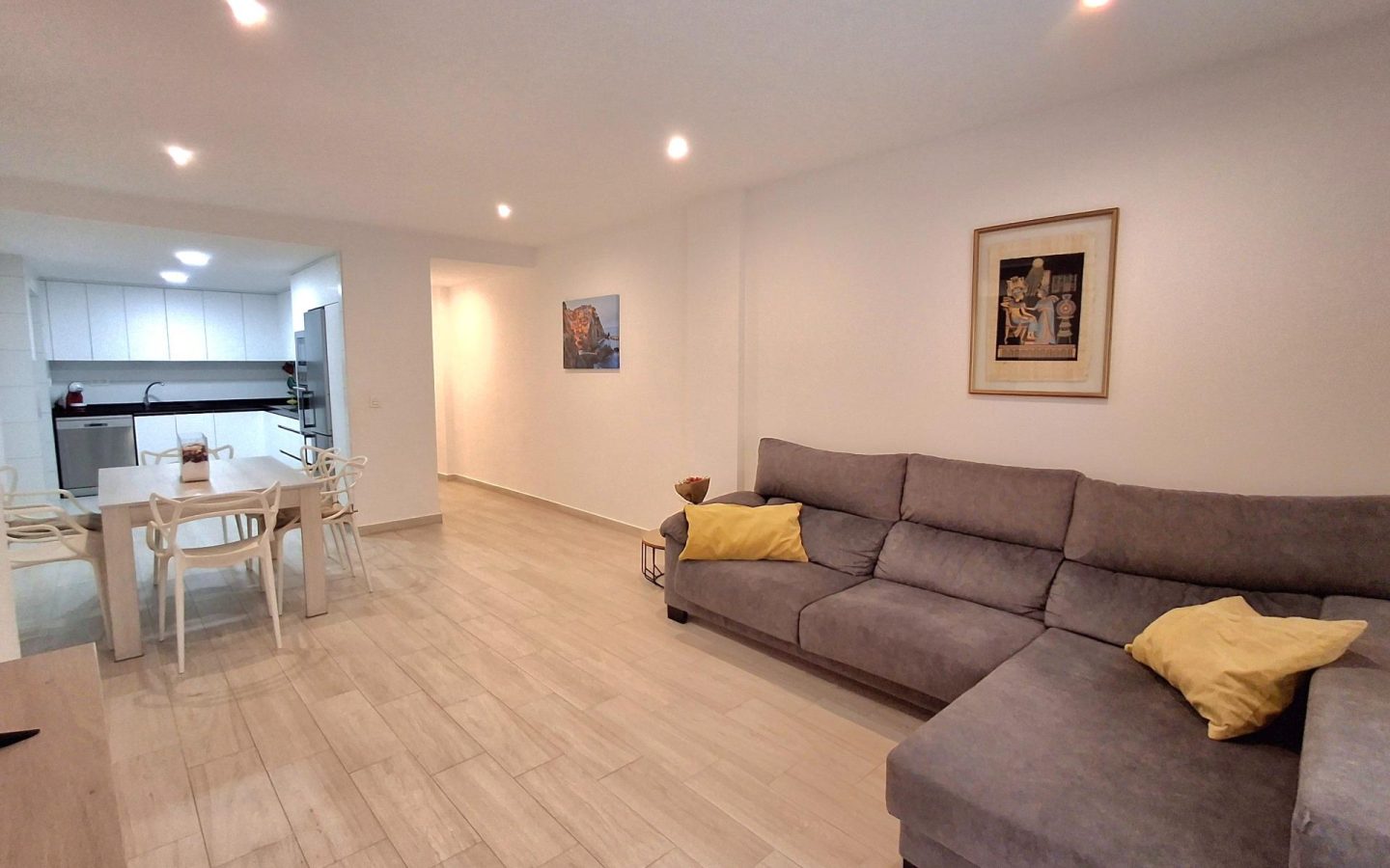 Apartment Of 123 M² With Features In Torrevieja, Spain